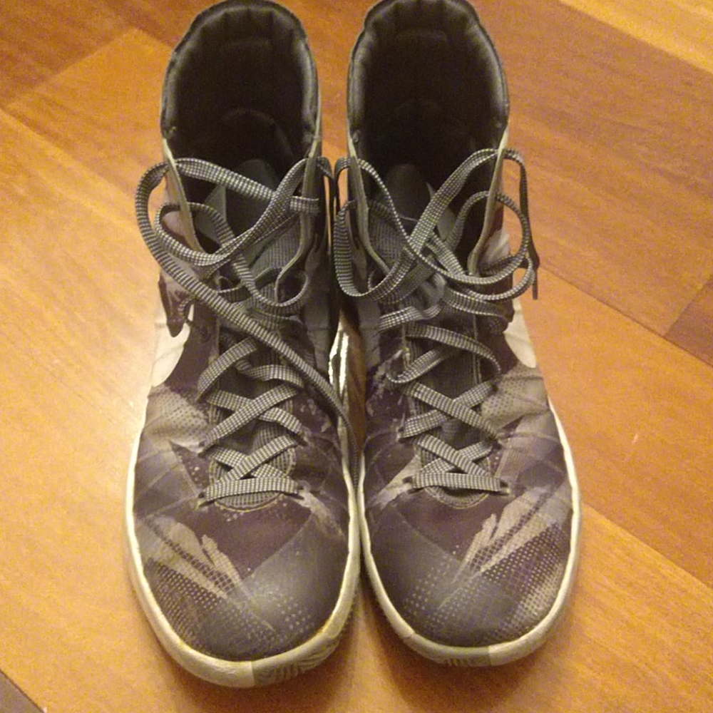 Nike size 11.5 men's basketball shoes